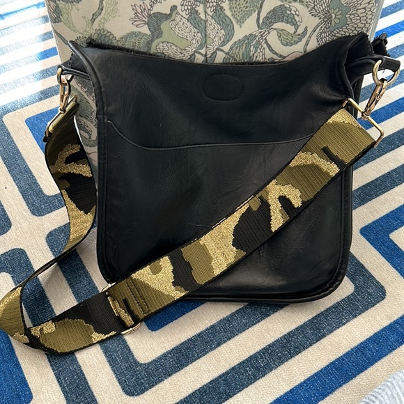 Adhorned Bags Ahdorned Crossbody Bag In Black With Cameo Strap